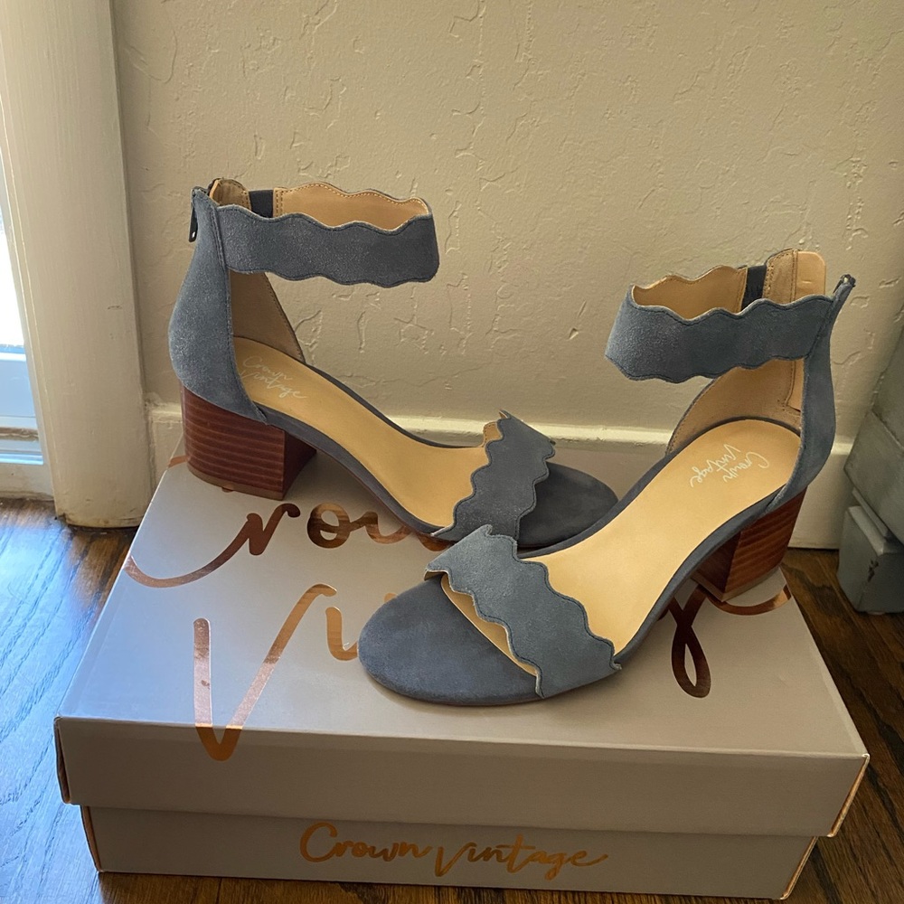 Crown Vintage Blue Suede Thelania Sandals Size 7